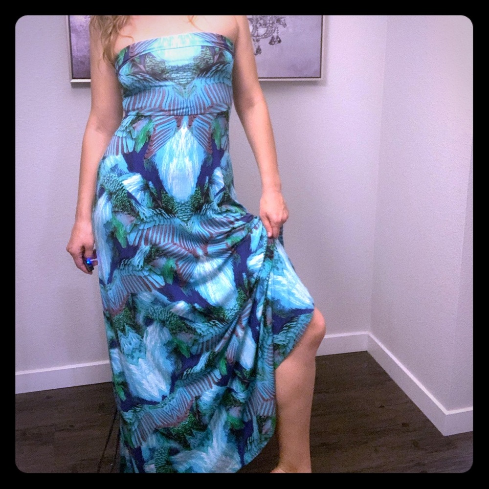 Tart maxi dress. Peacock pattern.